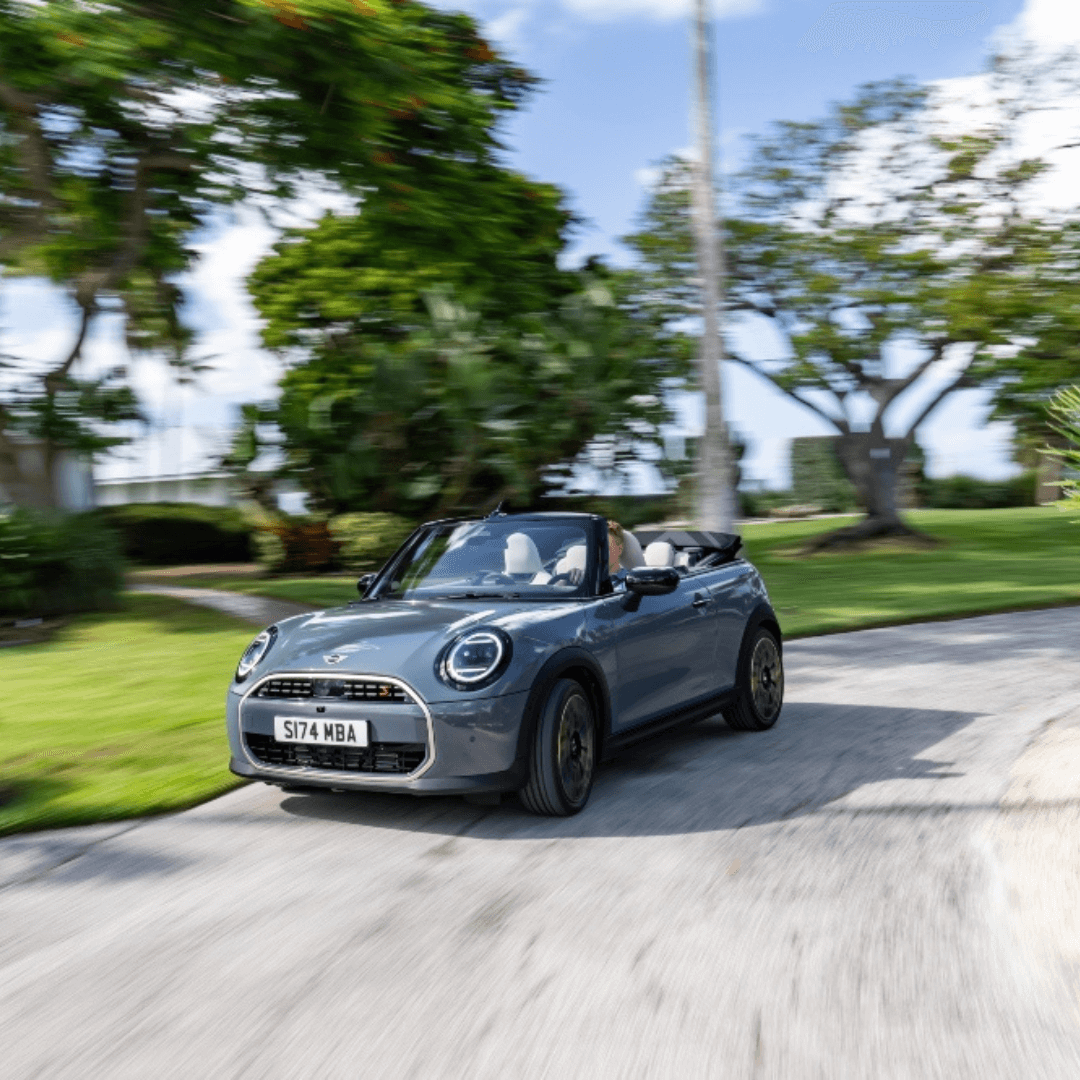 revistaalianza's tweet image. 🌞¡Descubre el nuevo MINI Cooper Convertible! Con su techo plegable que se abre en solo 18 segundos, busca dar la sensación de libertad sobre un clásico. 🚗

#TeamAutomotriz | @MINImexico | #MINIConvertible | #DrivingFreedom