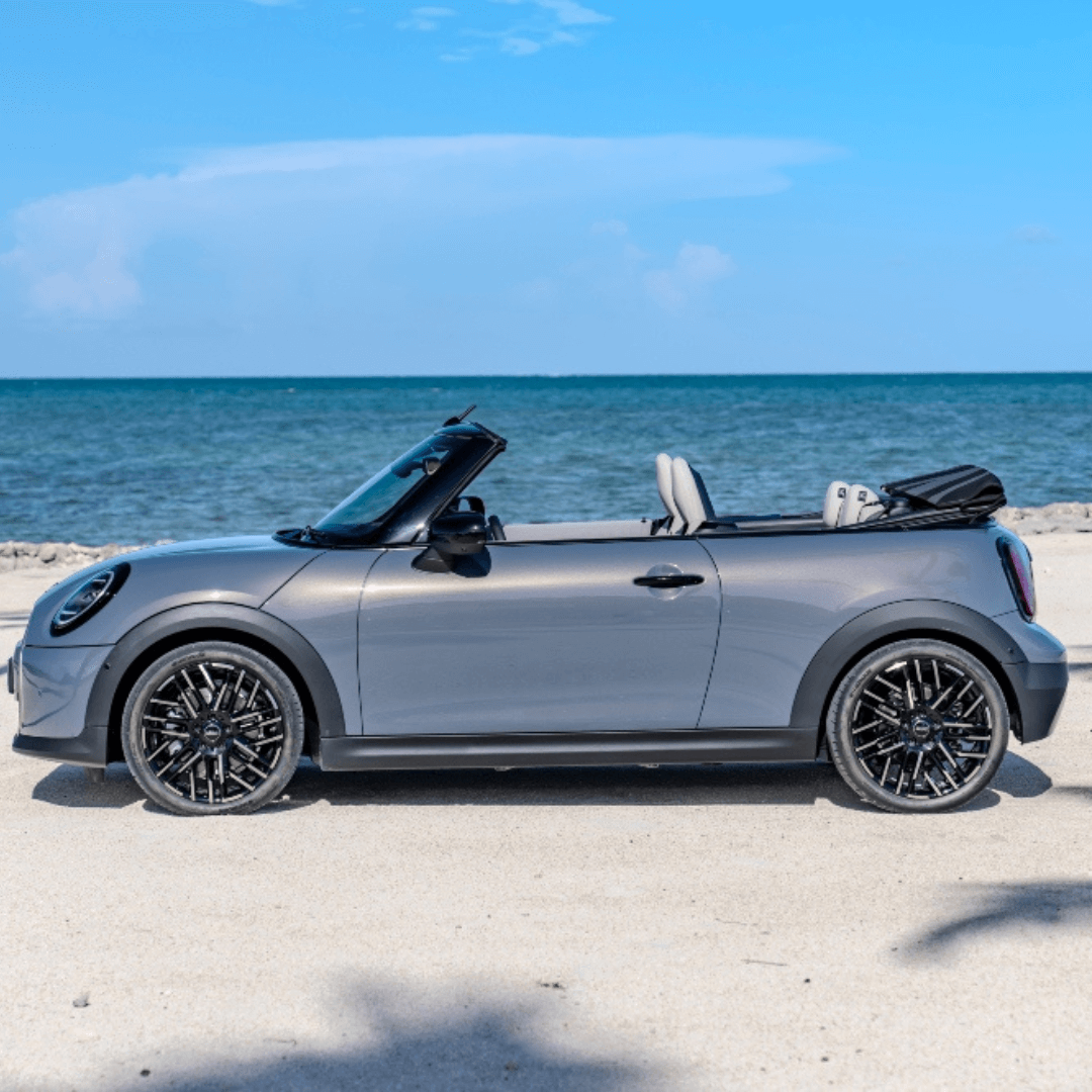 revistaalianza's tweet image. 🌞¡Descubre el nuevo MINI Cooper Convertible! Con su techo plegable que se abre en solo 18 segundos, busca dar la sensación de libertad sobre un clásico. 🚗

#TeamAutomotriz | @MINImexico | #MINIConvertible | #DrivingFreedom