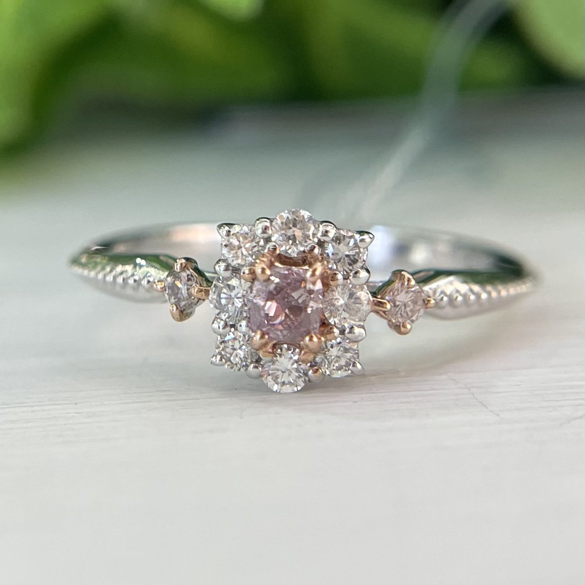 Gemelli19's tweet image. Fancy Color Diamond Rings💍🌈💕

上品可愛いリングたち♡
✧Fancy Intense Purple Pink &amp;amp; Paraibatourmaline
✧Fancy Purple Pink &amp;amp; Light Pink
✧Fancy Vivid Yellow &amp;amp; Diamond

キュっとしたアーム、ミルがクラシカルなデザイン🫰🏻

石ふしぎ大発見展1日目

 #fancycolordiamond
 #石ふしぎ大発見展