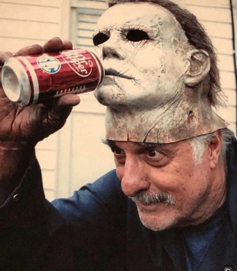 TheCinesthetic's tweet photo. halloween (1978) / halloween (2018) https://t.co/qAMstzFQwE