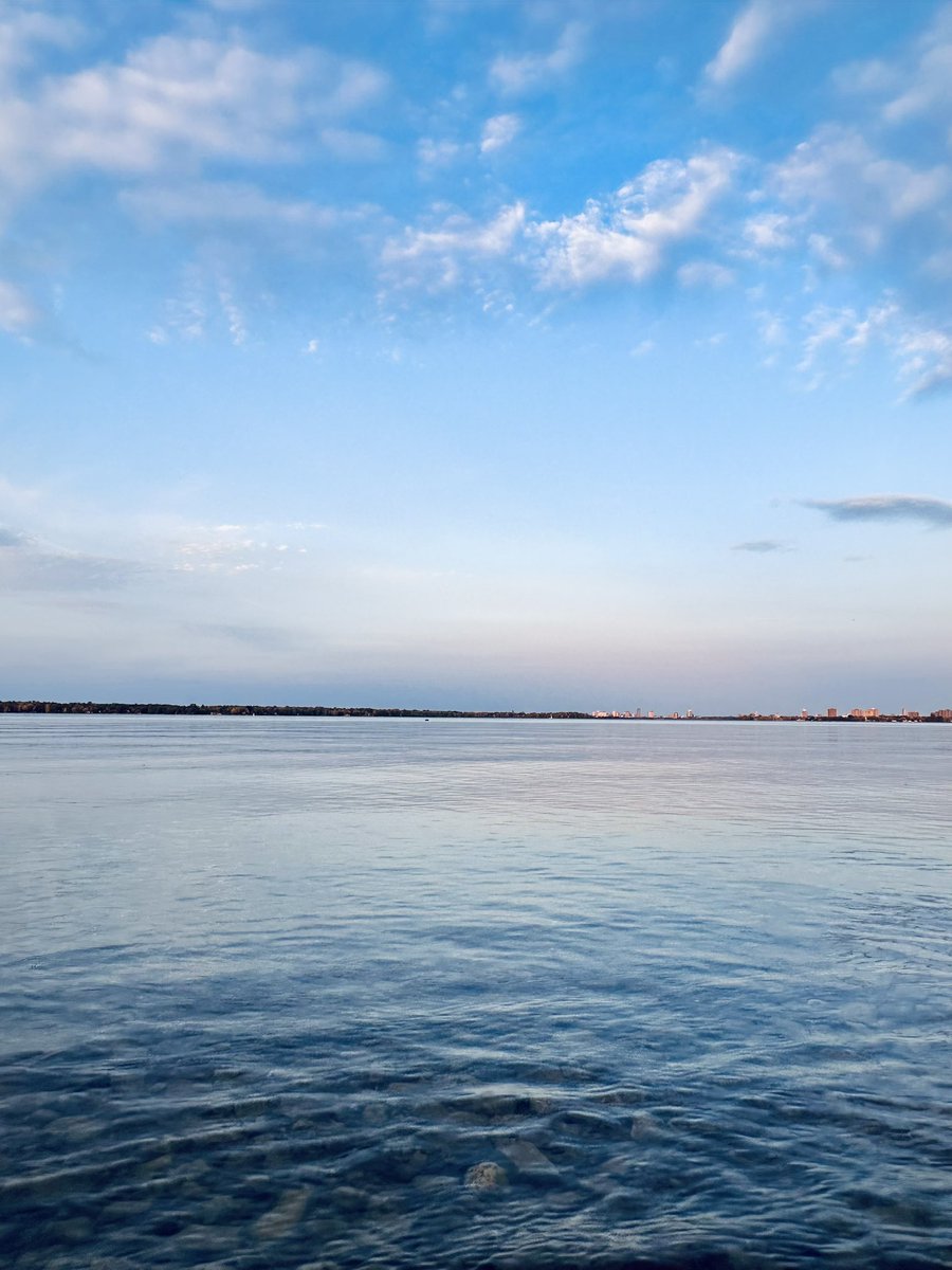 MDurnion's tweet photo. Just a beautiful day to appreciate Mother Nature &amp; feel greatful 💙 ☀️ 💙 #CrystalBay https://t.co/zs3kPRHRqP