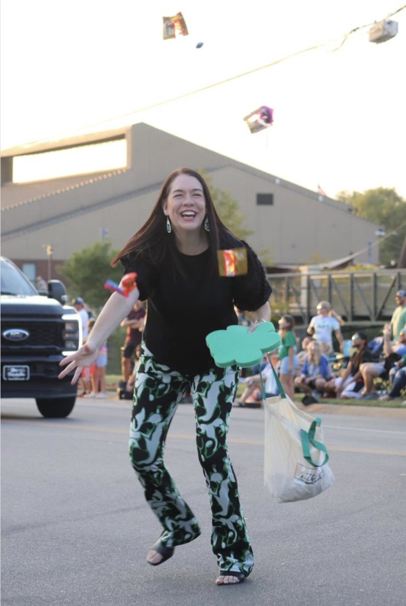 joannachadwick's tweet photo. This photo by @derbypub_ staffer Persephone Ivy of @DerbySchoolsKS superintendent @derbysupt is epically awesome. https://t.co/NmT39O96x6