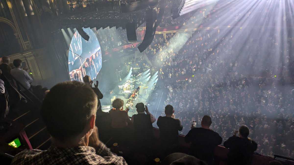 Very lucky to see David Gilmour tonight at the Royal Albert Hall. Stunning show and amazing to see the legendary guitarist live. #DavidGilmour #RoyalAlbertHall