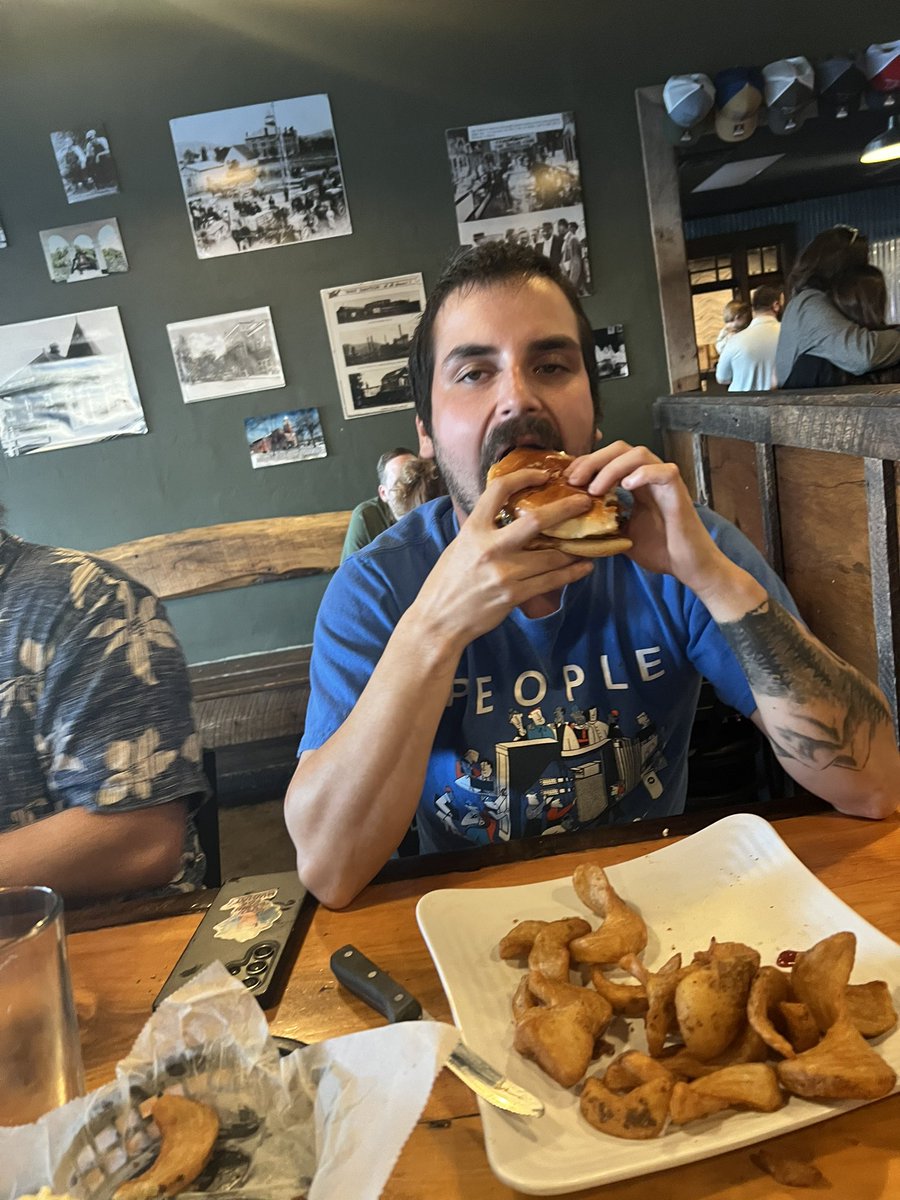 matthewzook59's tweet photo. “Am I moving” 
He says after 3 beers https://t.co/BqbgJGA6zH