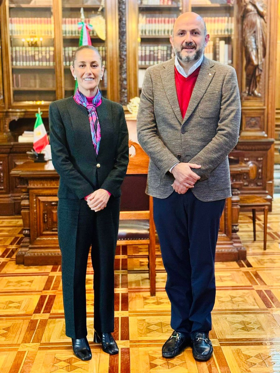 Hoy tuve el gusto de conversar con la presidenta de México, la Dra. <a href="/Claudiashein/">Claudia Sheinbaum Pardo</a>.  

Compartimos los avances y proyectos que tenemos en la <a href="/udg_oficial/">Universidad de Guadalajara</a>, y me dio mucho gusto escuchar el impulso que tendrá la educación superior en todo el país.
