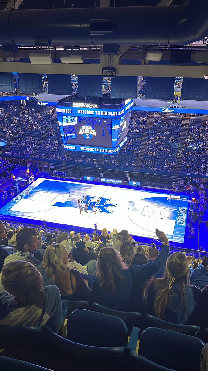 MBMefford1509's tweet photo. #bbn #GoCats https://t.co/5akAUxVp8V