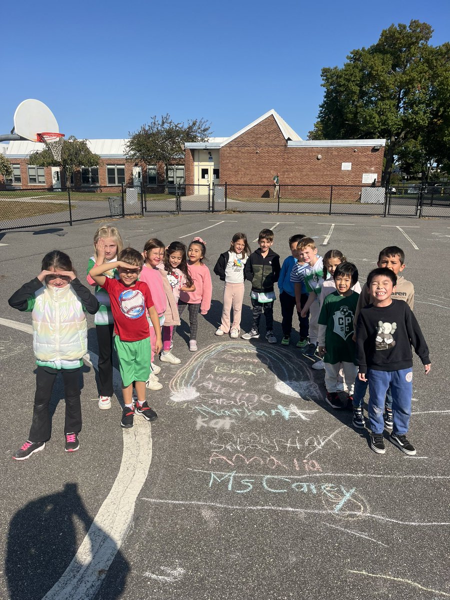 MsCareyCL's tweet photo. These awesome firsties recieved 25 compliments!! Extra recess to celebrate their hardwork😎 @CherryLaneCP1 https://t.co/kIZQQ3iPro
