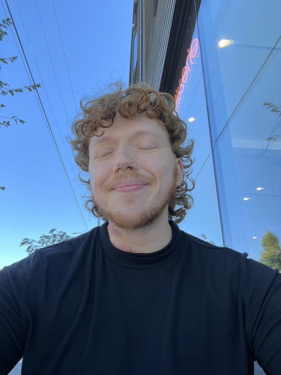 peachkewpie's tweet photo. Anyone get paid today &amp; have a few extra bucks to spare? 🥲
I am in job transition currently &amp; won’t have a full paycheck until two weeks from now &amp; am STRESSING abt getting my bills covered, esp losing health insurance. 

V3nm0 &amp; c4sh4pp: peachkewpie
P4yp4l: youngblossom https://t.co/PPeSRv5scS