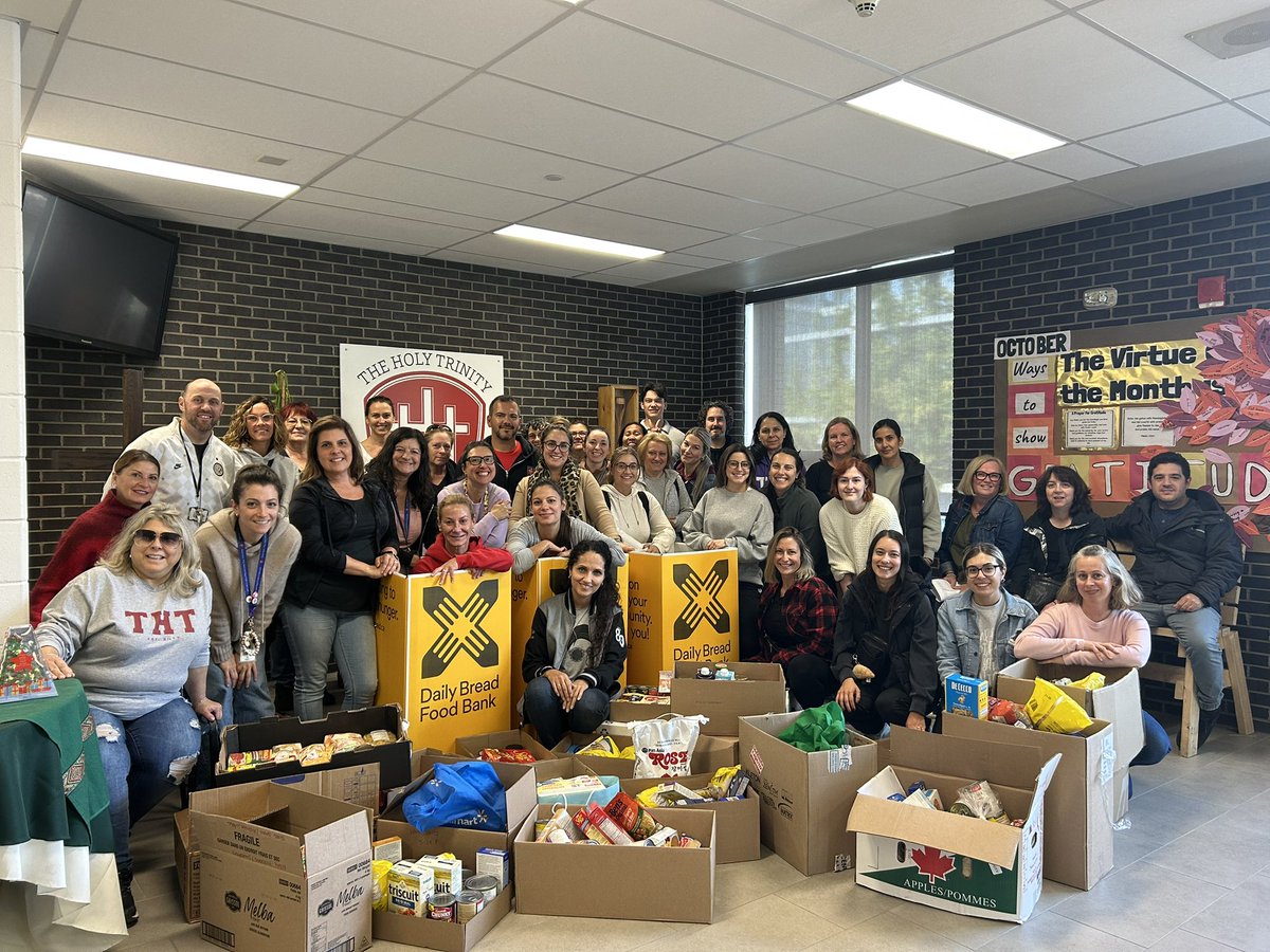 TCDSB_THT's tweet image. Thank you to the THT Community for a successful food drive. In total, 1404 pounds of non-perishable items were donated to @DailyBreadTO 
From the THT Staff, we wish you all a Happy Thanksgiving!  @LubinskiTeresa @TCDSB_AJBRIA @TCDSB