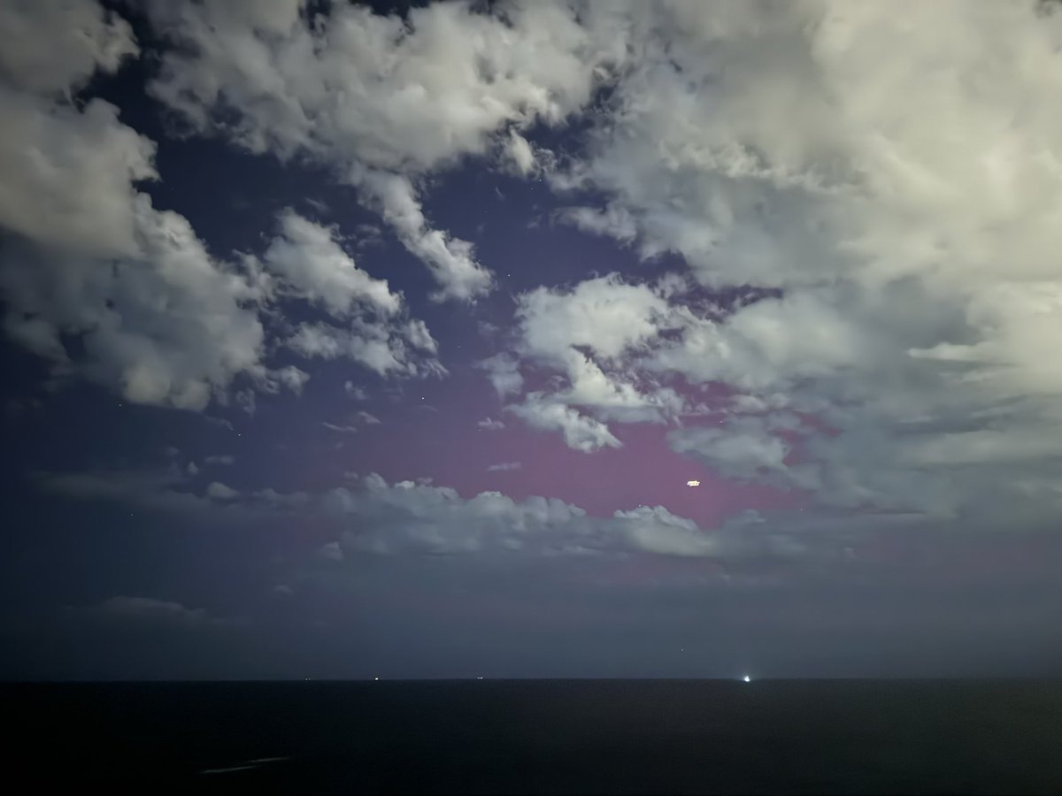 Never thought I would ever see the Southern lights as far north as Sydney. Despite light and sky pollution still an amazing sight #auroraaustralis #southernlight #bondibeach