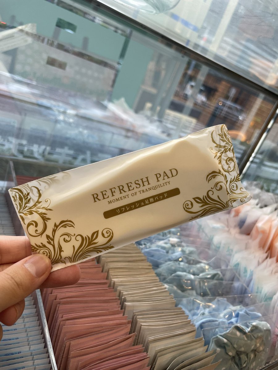 ＼パセラリビングのアメニティ全部見せます／

ぜ〜んぶ無料のパセラリビング✨
いくつかに分けてアメニティを全部紹介します👌

今回はフットケア用品をご紹介👣
かかと用ピールオフジェルやマッサージジェル、リラックスパットなどで日々の疲れを癒せます💤