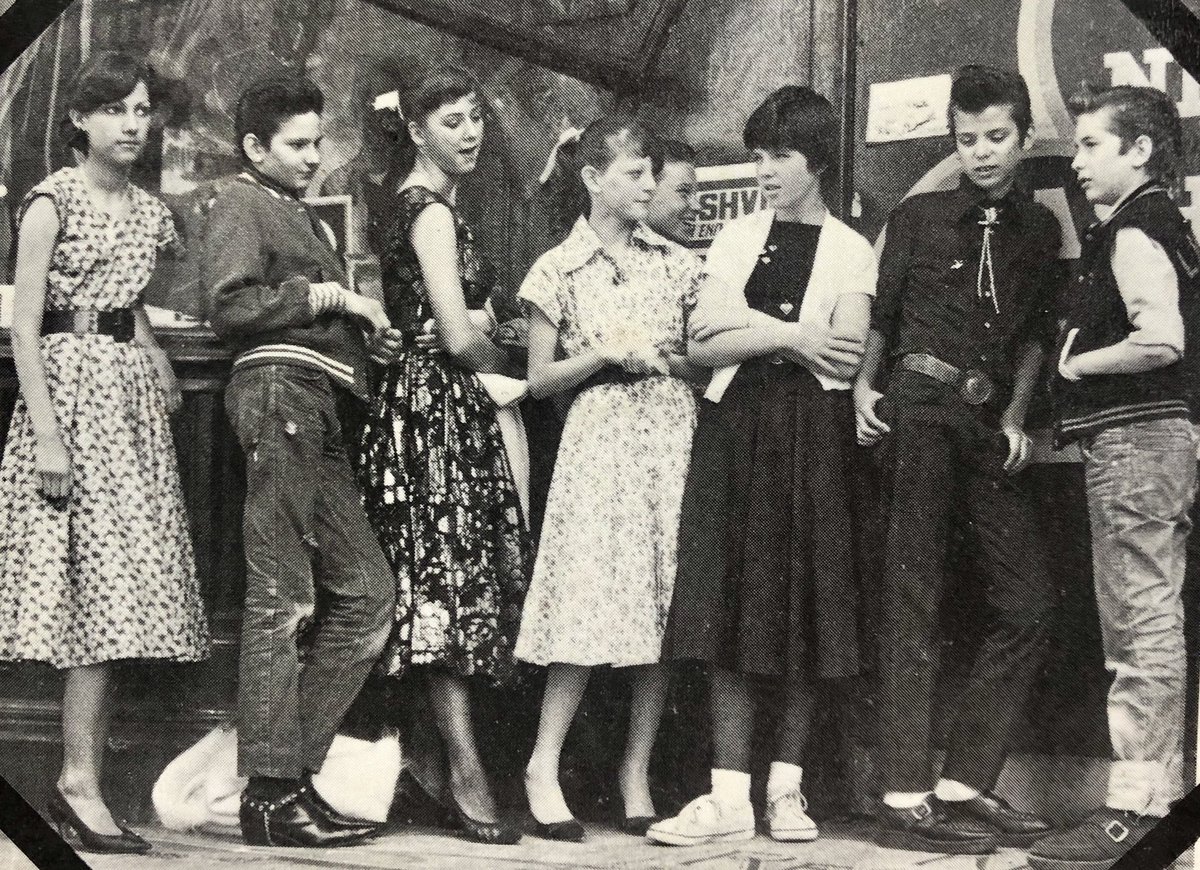 atchippie's tweet photo. @MickeyUndertone I love the photo on the back of this sleeve - of young fans queuing outside the Nashville Rooms in West Kensington https://t.co/YEuZYh6wDV