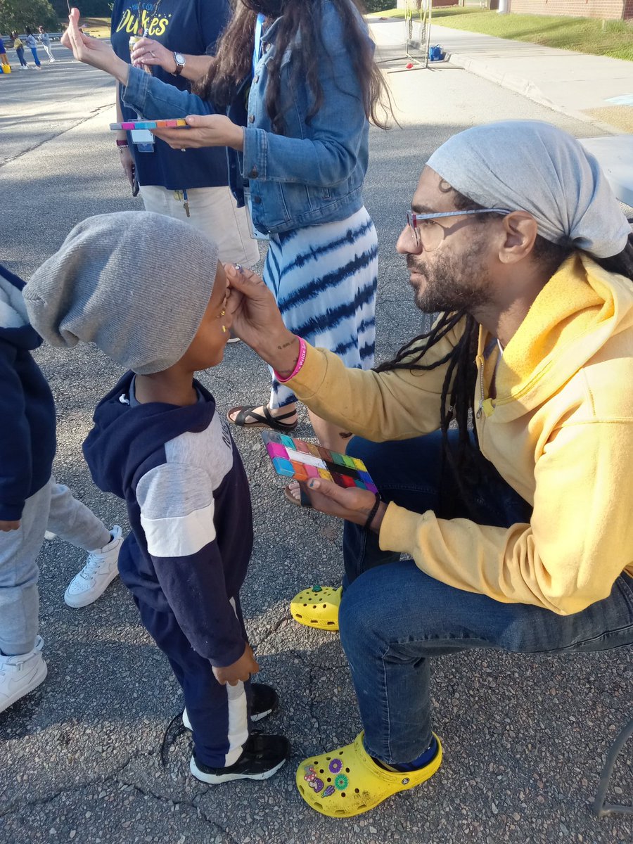 computeramy143's tweet photo. Enjoying the walk 4 education today! Dancing...bubbles...games...and walking a lap @RobinThomas2396 #preK #LearningFun #WeAreCuCPS #ccesdukes https://t.co/gCYFXnnyOa
