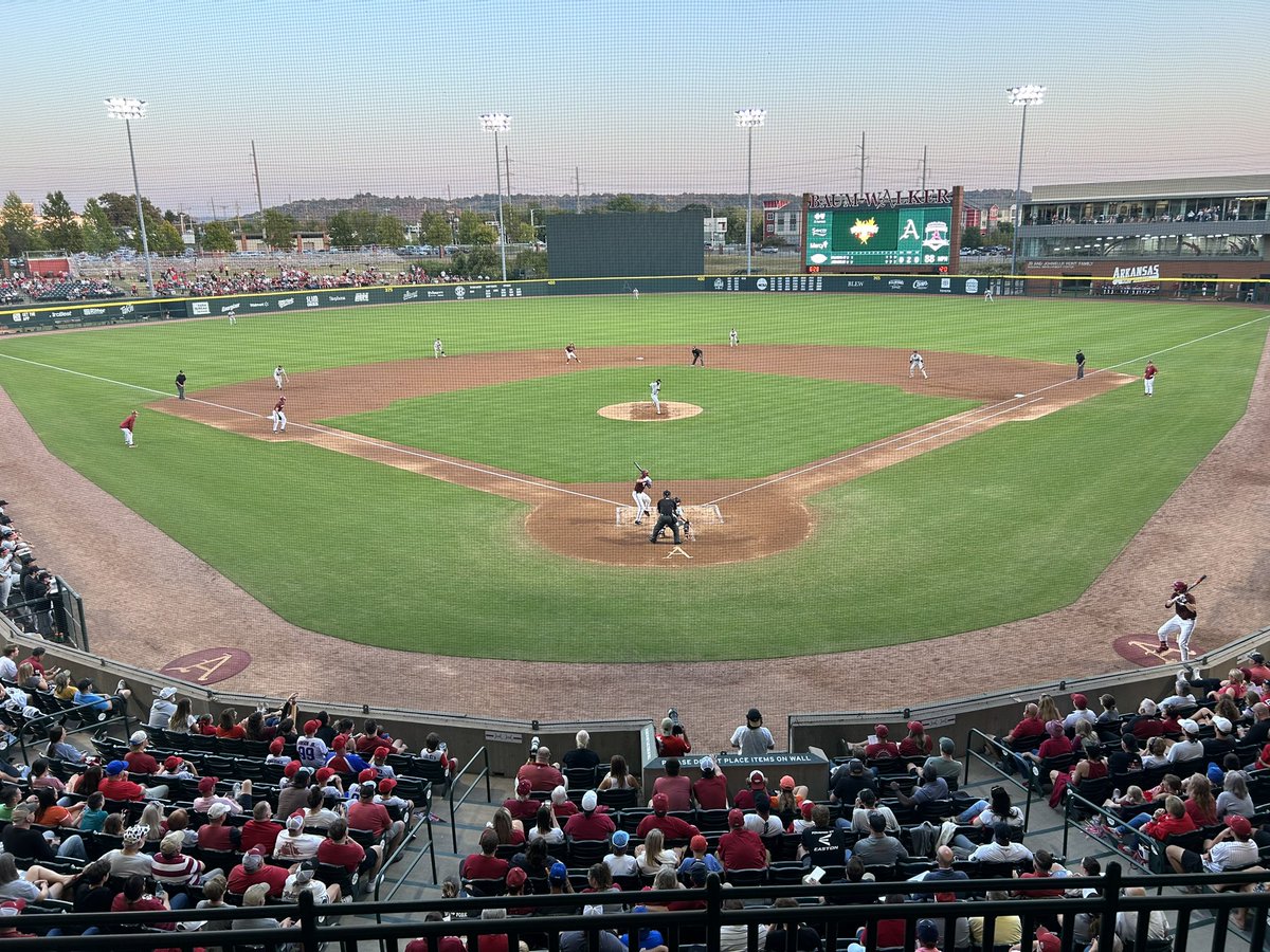 Are we talking about practice?? Practice not a game? What a crowd for <a href="/RazorbackBSB/">Arkansas Baseball</a> fall series with Oklahoma State 🐗👊🏻⚾️