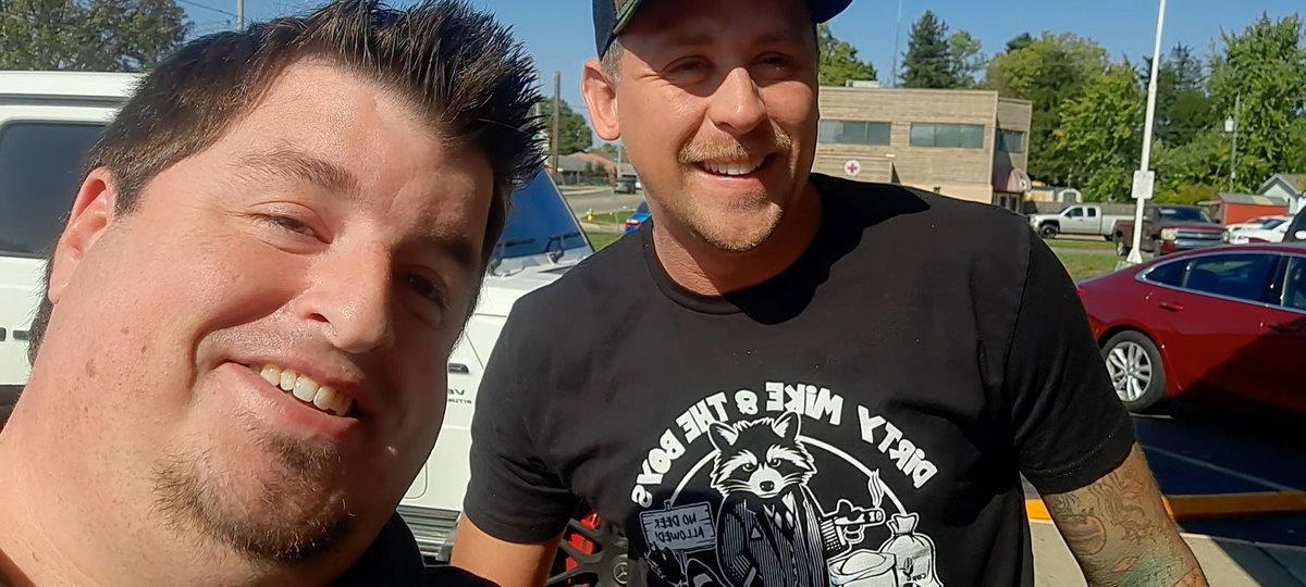AAD101192's tweet photo. Met the goat @RomanAtwood earlier today. Was not expecting to meet him knowing how busy the guy is but it was pretty cool. #smilemore #romanatwood https://t.co/7b43aeVQl0