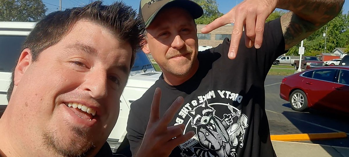 AAD101192's tweet photo. Met the goat @RomanAtwood earlier today. Was not expecting to meet him knowing how busy the guy is but it was pretty cool. #smilemore #romanatwood https://t.co/7b43aeVQl0