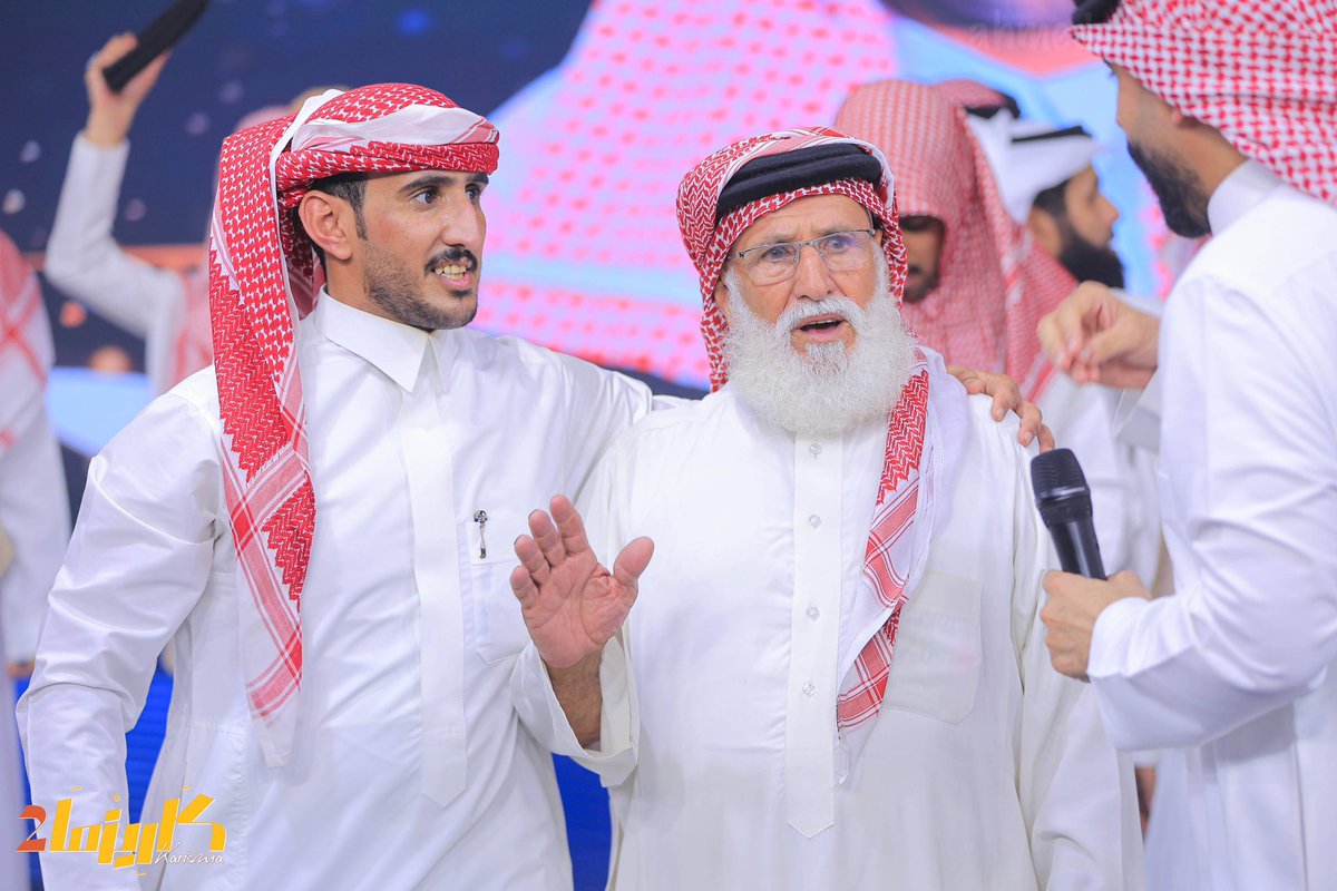 waqietv2's tweet photo. كواليس تتويـج سلطان آل بريك و الحاصل على نوماس كاريزما "مرتسي حجاجه على الله" 🥇❤️! 

سـادس كواليس حفل ختام كاريزما2 ✨ 
من التقاطات @7mato0o0 📸
#كاريزما2 | @sl6an_albryk https://t.co/wtik7JYYpS