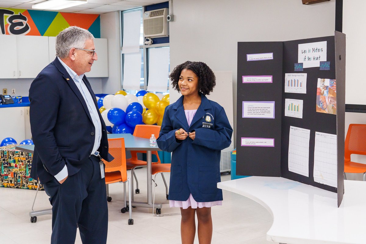 BCMbiotechRusk's tweet photo. Congrats to our 7th graders on receiving their blue coats! 🎉👩‍⚕️👨‍⚕️ Big thanks to Dr. Klotman and The Baylor College of Medicine for supporting this special milestone. 💙 #BlueCoatCeremony #FutureHealthLeaders #HealthScience #MedicalSchool #BCMHouston https://t.co/YGKl45jtwW
