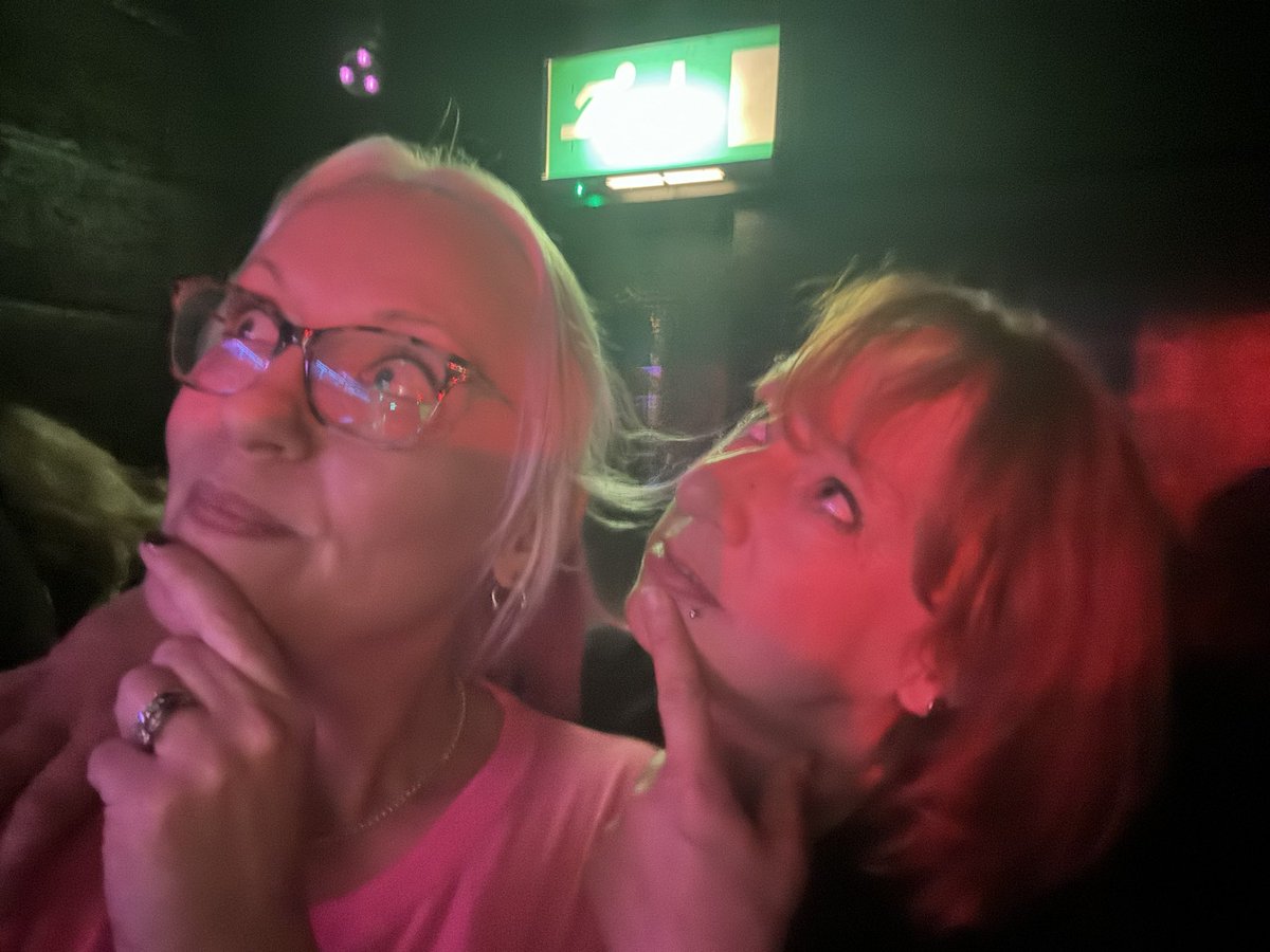 safesecs's tweet photo. That was hilarious. Well done Newport crew.
Drive home was a breeze, time for an adult beverage before bed.
#YourMissusIsANutter #GoldieLookinChain #420tour #DesMate https://t.co/fIxaTlazbj