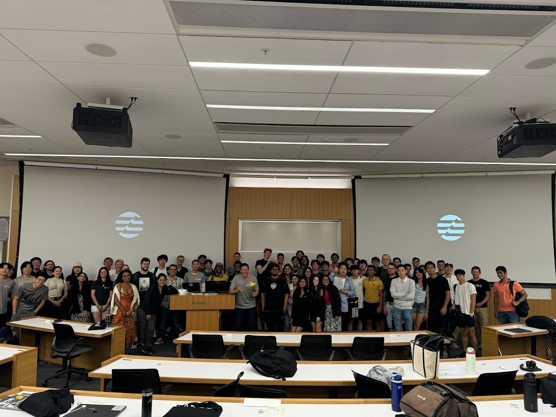 AptosLabs's tweet photo. What a way to kick off our partnership with @CalBlockchain 🐻

This week, Blockchain at Berkeley hosted members of the Aptos Labs team for an unforgettable fireside chat with @AveryChing and networking. https://t.co/TVwKaXjBZ6