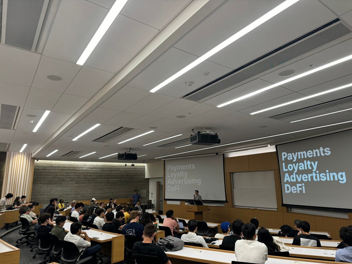 AptosLabs's tweet photo. What a way to kick off our partnership with @CalBlockchain 🐻

This week, Blockchain at Berkeley hosted members of the Aptos Labs team for an unforgettable fireside chat with @AveryChing and networking. https://t.co/TVwKaXjBZ6