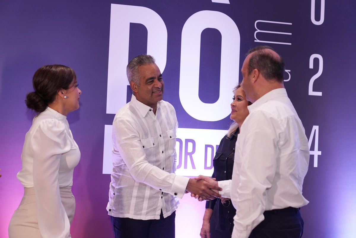 energiayminasrd's tweet photo. “El futuro de la energía es renovable.” 🌱

El ministro @joelsantose participó en la Expo Cumbre Factor de Éxito 2024 en Punta Cana, destacando que las #EnergíasRenovables seguirán siendo clave en la diversificación de nuestra matriz energética.

#EnergíayMinasRD https://t.co/A7vlqD8yh0