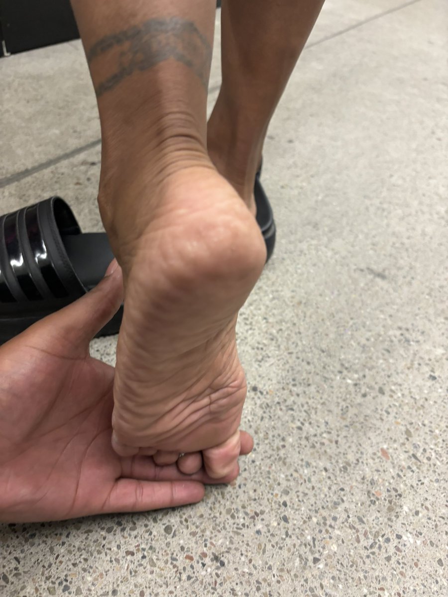 theartofsolez's tweet photo. How we feeling about Kim and her Gorgeous pedi and soles🙃💜

#feet #candid #candidfeet #soles #feetandtoes #FFC #photographer https://t.co/bE2QIrJZjP