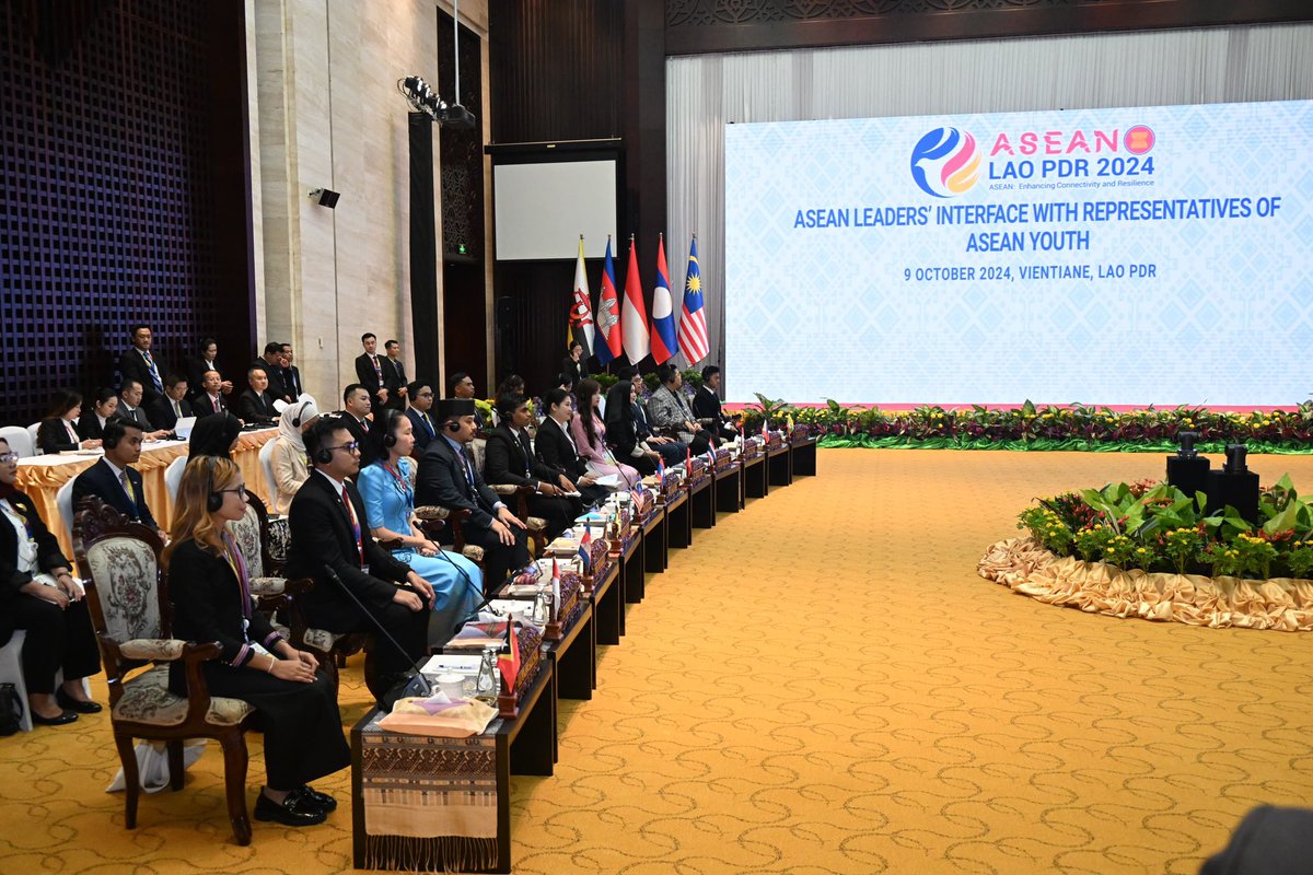 Menghadiri ASEAN Leaders’ Interface with Representatives of ASEAN Business Advisory Council (ASEAN-BAC) di National Convention Centre (NCC). 

Pertemuan ini dihadiri para pemimpin ASEAN dan anggota Dewan Penasihat Bisnis ASEAN.

Dalam forum ini, saya menyoroti pentingnya