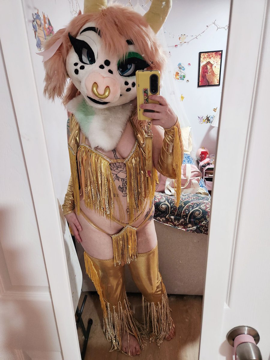 seraphcatAD's tweet photo. A real cowgirl !!!
Outfit made by @ElixirOutfitter
Suit by @Glitzy_Fox https://t.co/VQhpsZBdFO