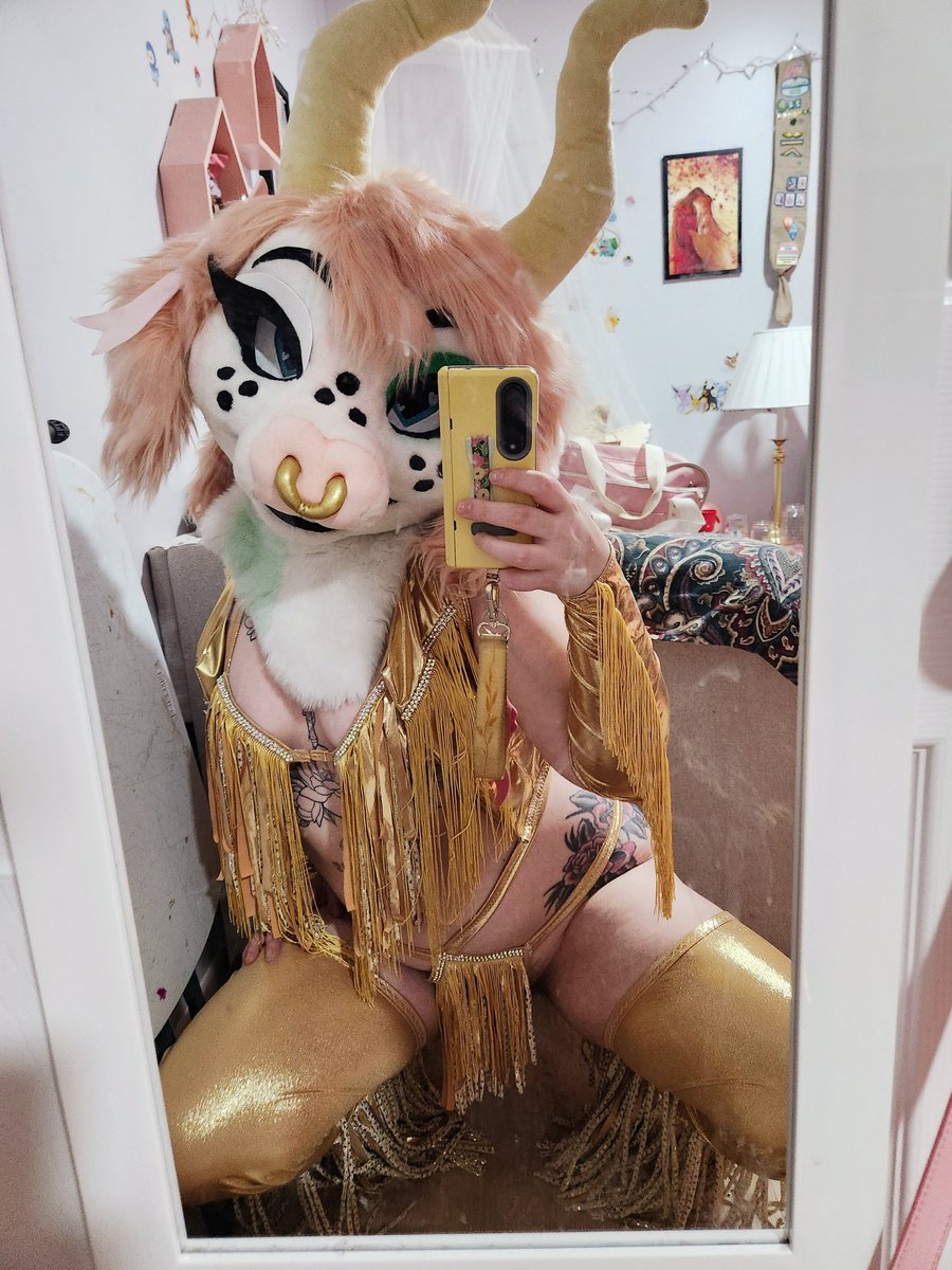 seraphcatAD's tweet photo. A real cowgirl !!!
Outfit made by @ElixirOutfitter
Suit by @Glitzy_Fox https://t.co/VQhpsZBdFO