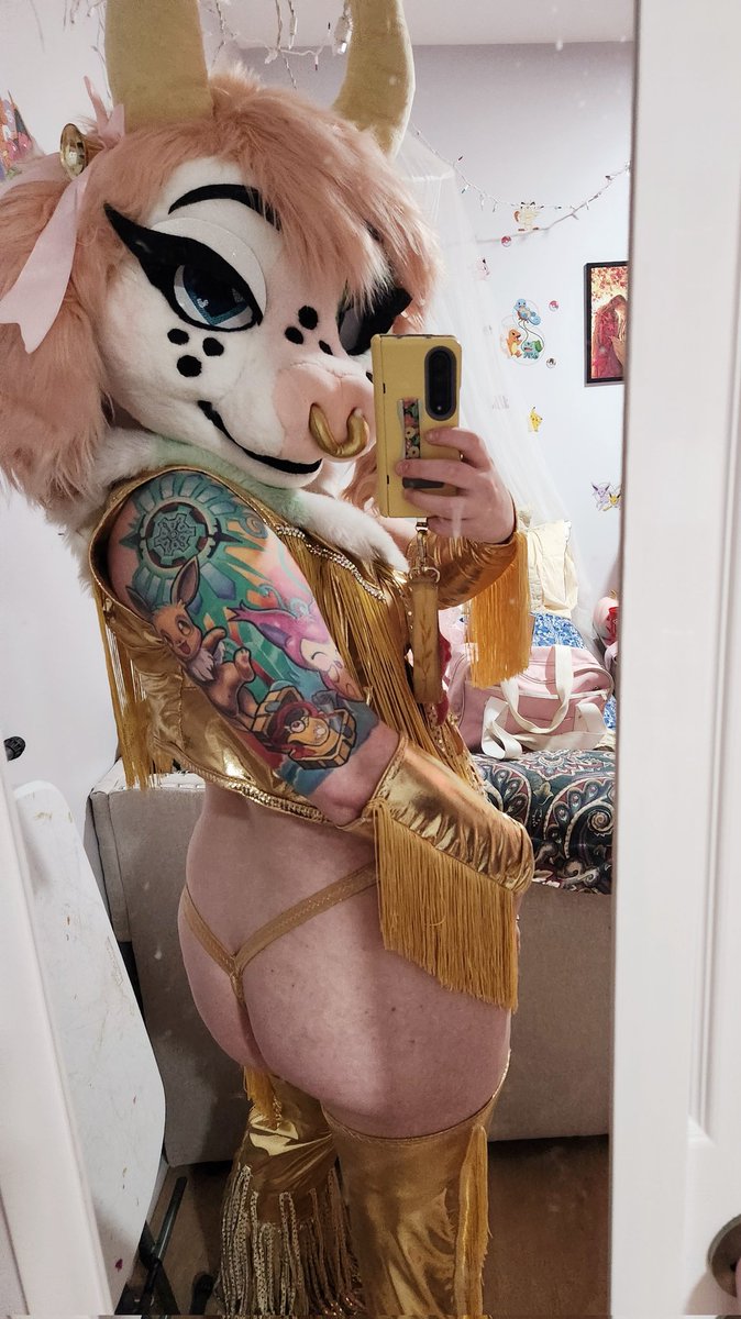 seraphcatAD's tweet photo. A real cowgirl !!!
Outfit made by @ElixirOutfitter
Suit by @Glitzy_Fox https://t.co/VQhpsZBdFO