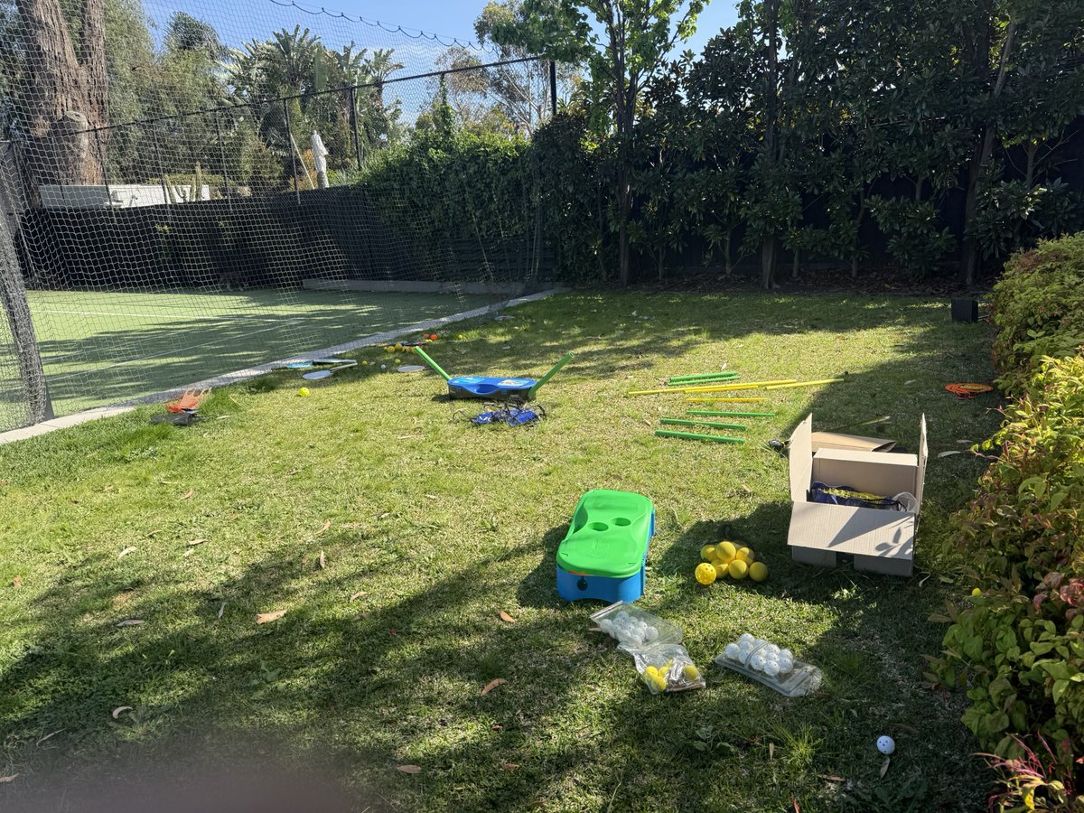 SmallTimeVC's tweet image. Feelz when you’ve invented a great adaptation of a great game

but, don’t have any IP 😿 🤷‍♂️ 

#failfast #failfun