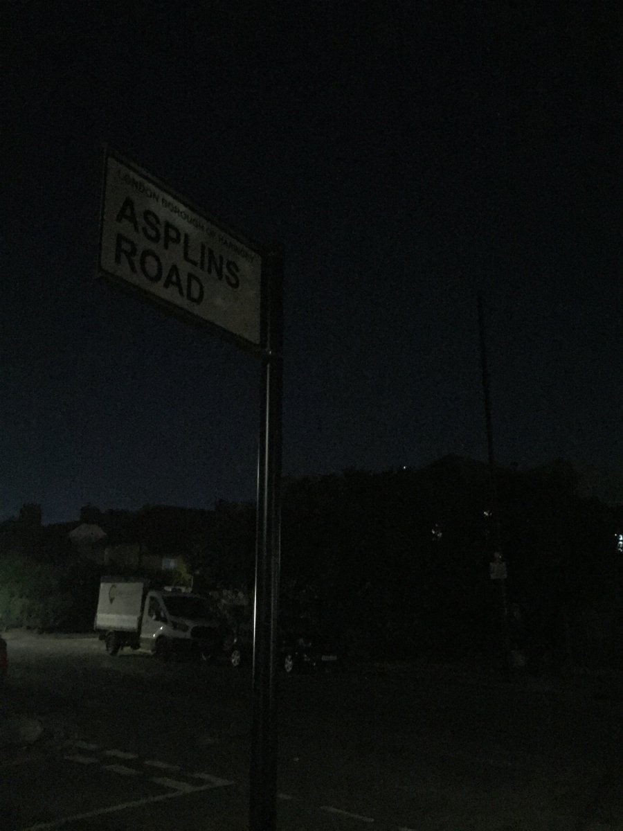 MartinBallN17's tweet image. A Haringey Gentrification Labour voice in the Shelbourne Road N17 dark referred to few seeing the Cabbies winning #BringItHaringey awards for their street lighting coming. Lantern SR7G located scross from Asplin’s Road. Guess Scrutiny cllr @LesterBuxton asking few questions.