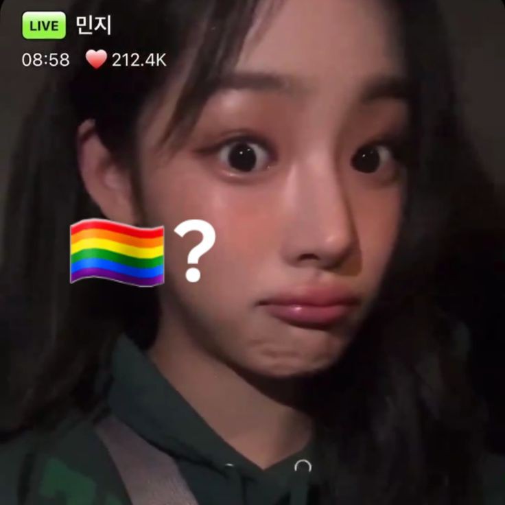 Newbichas's tweet photo. Minji do Newjeans sendo a maior viada da Coreia; 

~ A THREAD 🧵 https://t.co/DJXoUriRTS