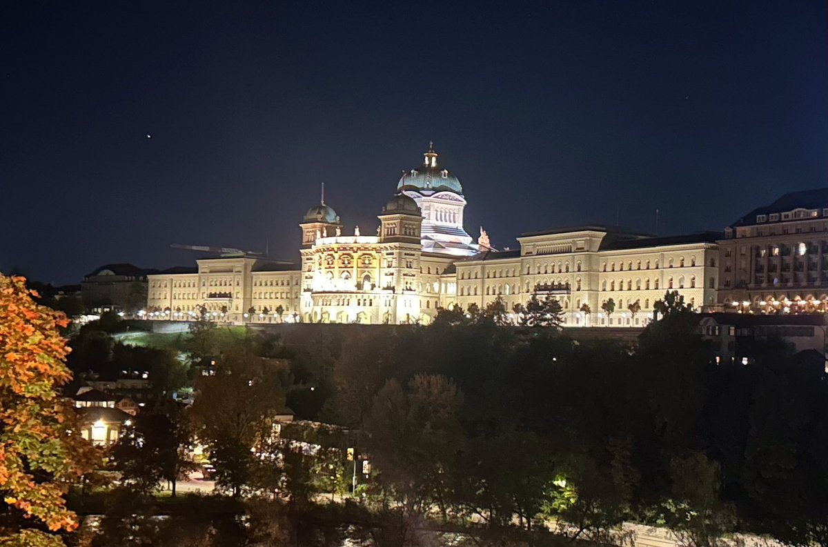Beim Anblick des Bundeshauses wurde mir heute wieder einmal bewusst, wie sehr ich unser politisches System schätze. Es ist ein Privileg, in einem Staat zu leben, in dem unterschiedliche Meinungen Platz haben und wir aktiv die Zukunft mitgestalten dürfen.