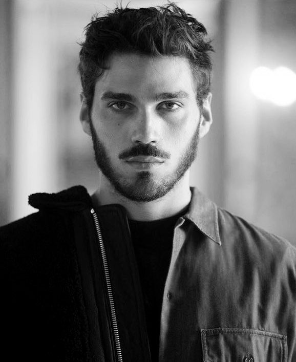 ᅠ

— La più 𝐆𝐑𝐀𝐍𝐃𝐄 e 𝖕𝖊𝖗𝖎𝖈𝖔𝖑𝖔𝖘𝖆 famiglia 𝙢𝙖𝙛𝙞𝙤𝙨𝙖.
———————————————

ᅠ
⠀⠀ “—• La famiglia

⠀⠀ ⠀⠀ •— 𝒞𝑜𝓇𝓁𝑒𝑜𝓃𝑒 ’’
ᅠ