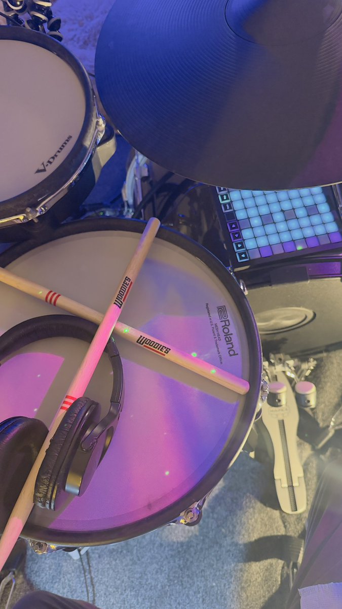 drummerjawkneed's tweet photo. Live now with some jazzy vibes 🥁🎶
Catch me laying down beats and doing a few surprise covers!
Tune in here:
🎮 Kick: https://t.co/4eYdWsnRy5
🎧 Twitch: https://t.co/VTJ1Ok5txv
#DrumStream #JazzVibes #LiveMusic #DrummerLife #CoverSongs #KickStreaming https://t.co/xZ0UUrO5gF