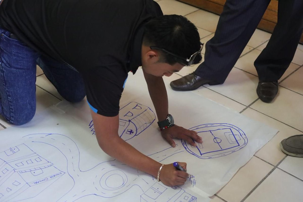 SCEPgt's tweet photo. Comunicadores comunitarios de Sololá, Quiché y Chimaltenango construyen propuestas para promover la participación ciudadana, durante el taller “Medios de comunicación como instrumento para la participación ciudadana y desarrollo”, por la #SCEP🇬🇹.

#TransfiriendoPoderalaGente https://t.co/3usVy7J7aP