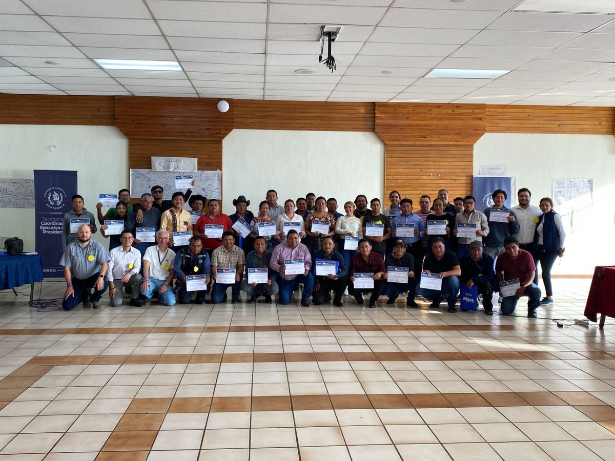 SCEPgt's tweet photo. Comunicadores comunitarios de Sololá, Quiché y Chimaltenango construyen propuestas para promover la participación ciudadana, durante el taller “Medios de comunicación como instrumento para la participación ciudadana y desarrollo”, por la #SCEP🇬🇹.

#TransfiriendoPoderalaGente https://t.co/3usVy7J7aP