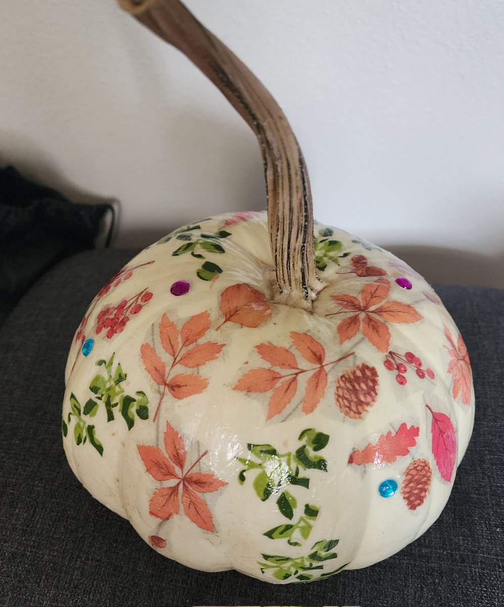 PeaceOut3825's tweet photo. I decopaged a white pumpkin lol
#crafty #fallstuff https://t.co/LaxBZtPICl