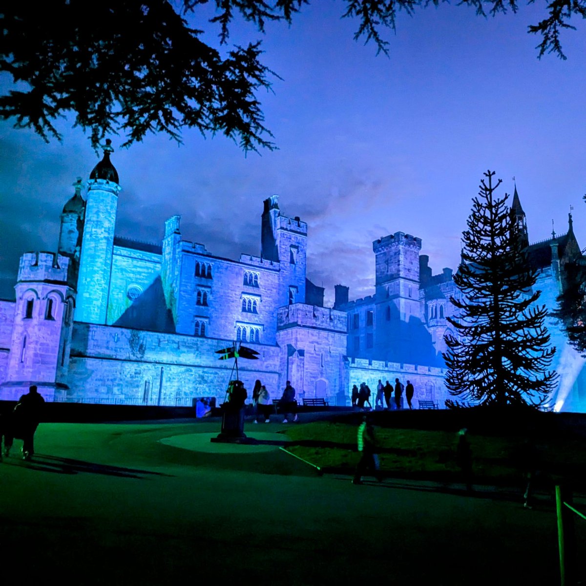 adventuremeyt's tweet photo. Awesome day at @altontowers. The park always comes alive at Scarefest. Glad that Hex is back open, it was well missed. Get yourselves down for an awesome Halloween. #scarefest #altontowers #hex #hexmas https://t.co/HoKfYluiPk