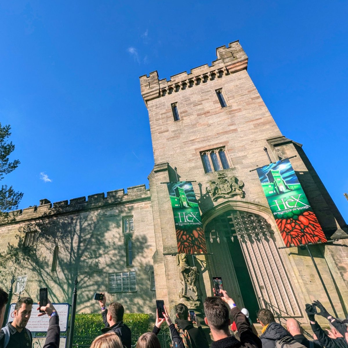 adventuremeyt's tweet photo. Awesome day at @altontowers. The park always comes alive at Scarefest. Glad that Hex is back open, it was well missed. Get yourselves down for an awesome Halloween. #scarefest #altontowers #hex #hexmas https://t.co/HoKfYluiPk