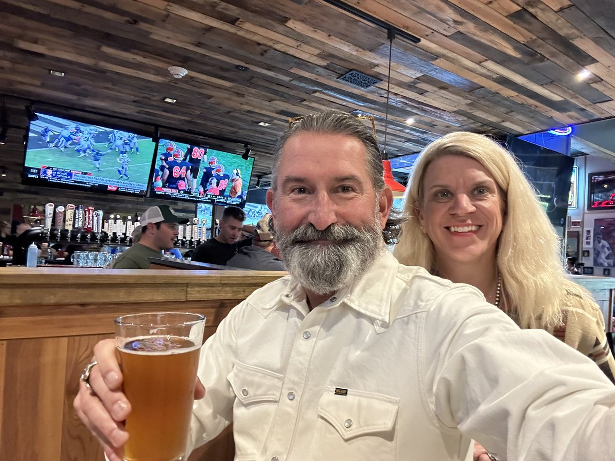 Crobb88's tweet photo. @mikemartin__c @Indybeersleuth @BigLugCanteen @RobertRolfeFedd @Baileybones32 @BradMitchell02 @PaulDSmith16 @howarmat @joshualakins @812farms @MrNCSU44 @KohnRita @MikeSlomba @mulljon @thespeakpodcast @TheIndianaPizza @CVas317 @NewPowerGen @hunterjsmith03 @rwissel36 @Targa_Florio @scrappybooogle @samesince83 @MashCraftBrews Happy #fridayindianabeer day!  @BigLugCanteen #sahmstavern #oldblackacre #honestweight https://t.co/N5uEiOYacu