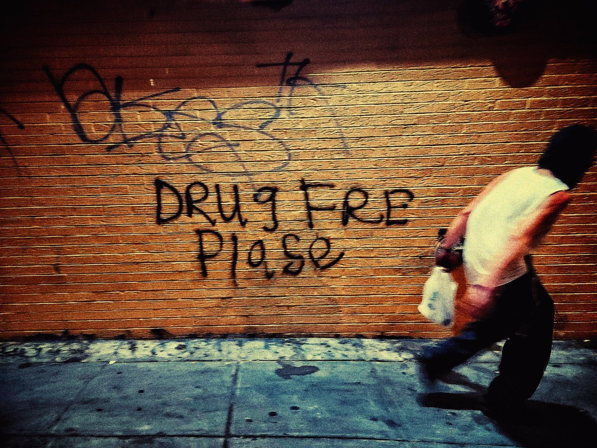 1nL1b's tweet photo. ＤＲｕｇ   ＦＲＥ  ＰｌａＳｅ 
 [ ¹ ᵈᵃʳᵏ ⁿⁱᵍʰᵗ ⁱⁿ ˢᵃⁿ ᶠʳᵃⁿᶜⁱˢᶜᵒ ] https://t.co/2K1RgTviUf
