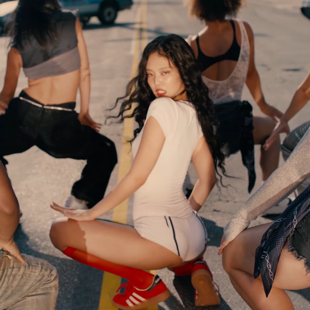 ジェニ着用H.SPEZIAL SPORTY&RICH JENNIE STYLE on X: 