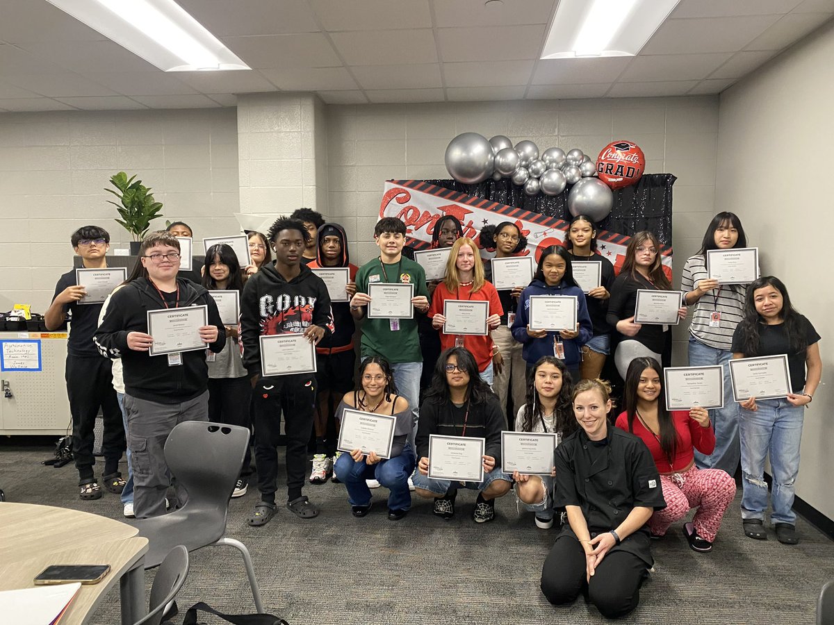 jmtz10403's tweet image. Our Culinary Lobos are on it!! We celebrated their Culinary Certification Ceremony today! Proud of their hard work! #hardworkalwayspaysoff @langhamcreekhs @CyFairISD @DougKillian @CFISDCTE