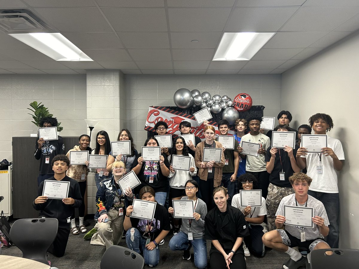 jmtz10403's tweet image. Our Culinary Lobos are on it!! We celebrated their Culinary Certification Ceremony today! Proud of their hard work! #hardworkalwayspaysoff @langhamcreekhs @CyFairISD @DougKillian @CFISDCTE