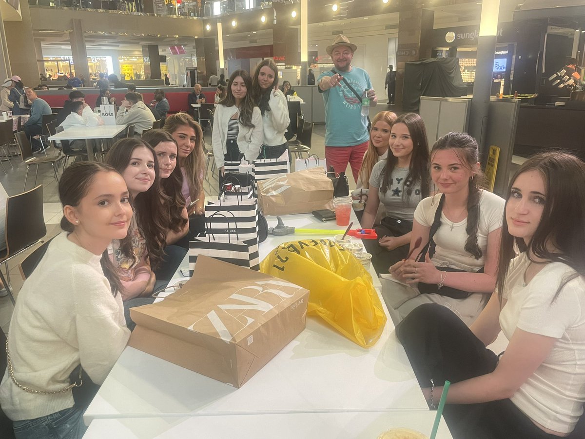 A very successful shopping trip ended with a nice ice cream. 🛒🛍️🍦<a href="/OLHSCumbernauld/">OLHS Cumbernauld</a>