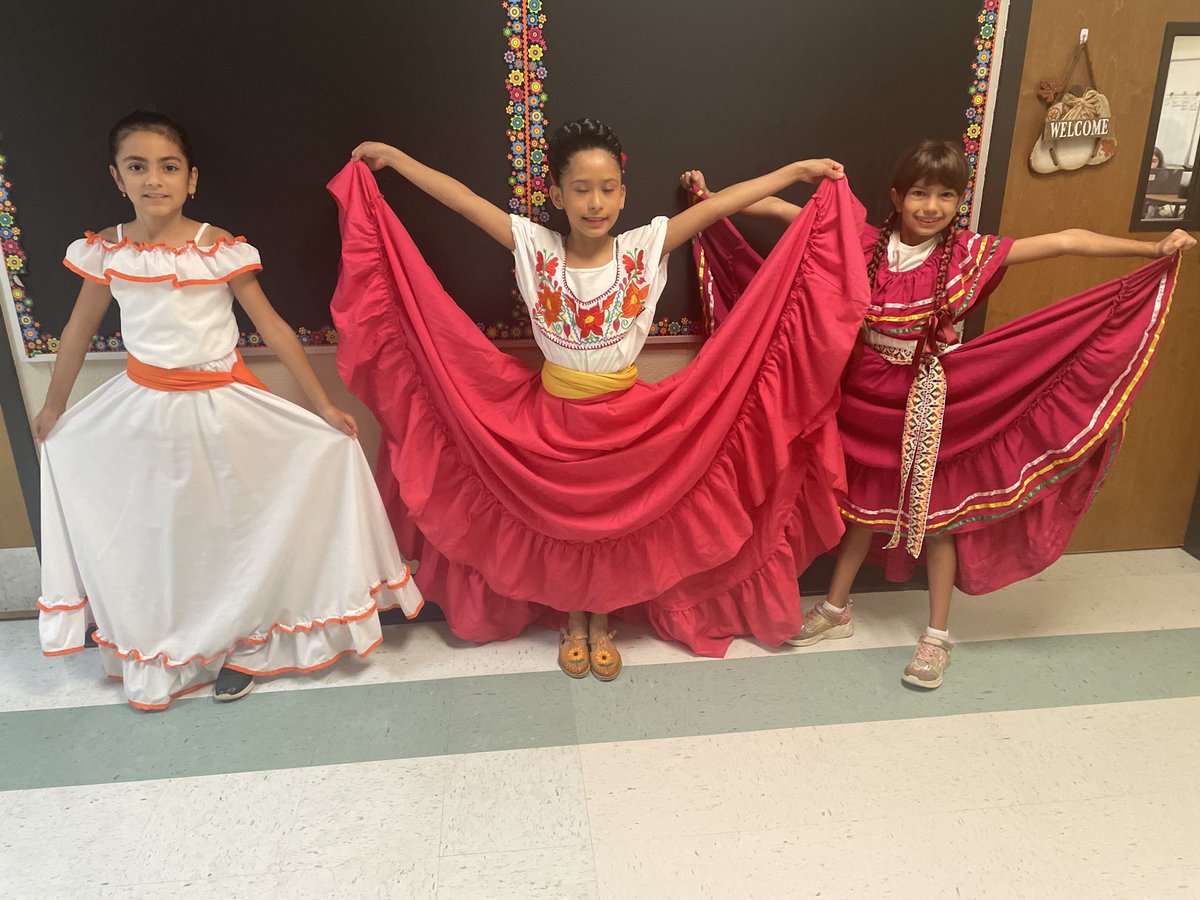 Happy Hispanic Heritage Month❣️ Cheatham Hill ES celebrated with a parade and food tasting. My students looked so beautiful celebrating their heritage. I LOVE working at a school that celebrates diversity. ⁦<a href="/CheathamHillES/">Cheatham Hill</a>⁩