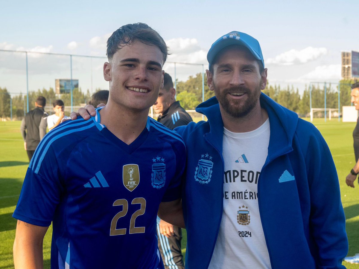 Messi con antonella 😐 // Messi con Toto Silvetti😄